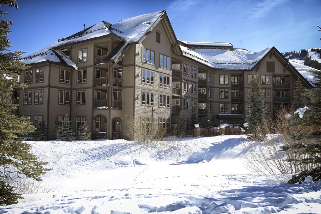 Covered Bridge At Center Village By Copper Mountain Lodging Exterior photo