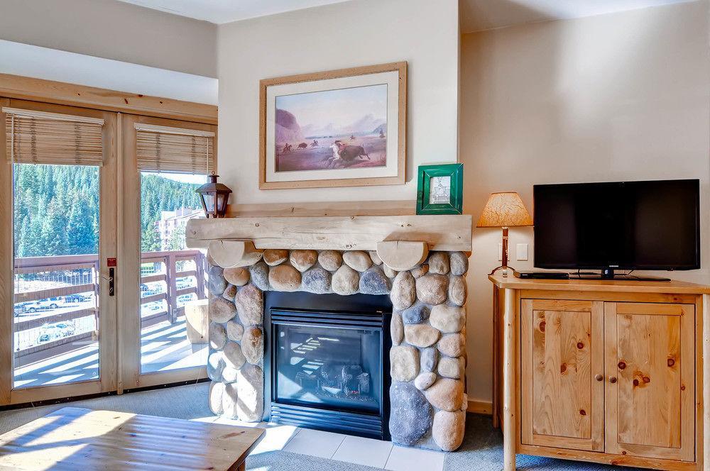 Covered Bridge At Center Village By Copper Mountain Lodging Exterior photo
